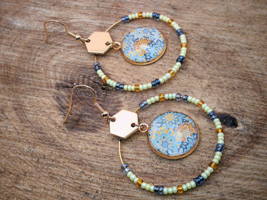 Boucles d’oreilles – Créoles dorées & cabochons mandalas floraux
