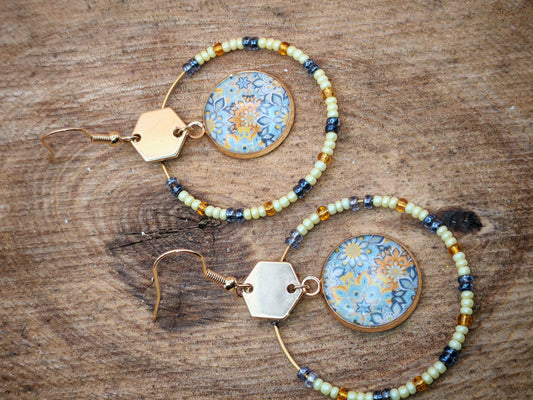 Boucles d’oreilles – Créoles dorées & cabochons mandalas floraux