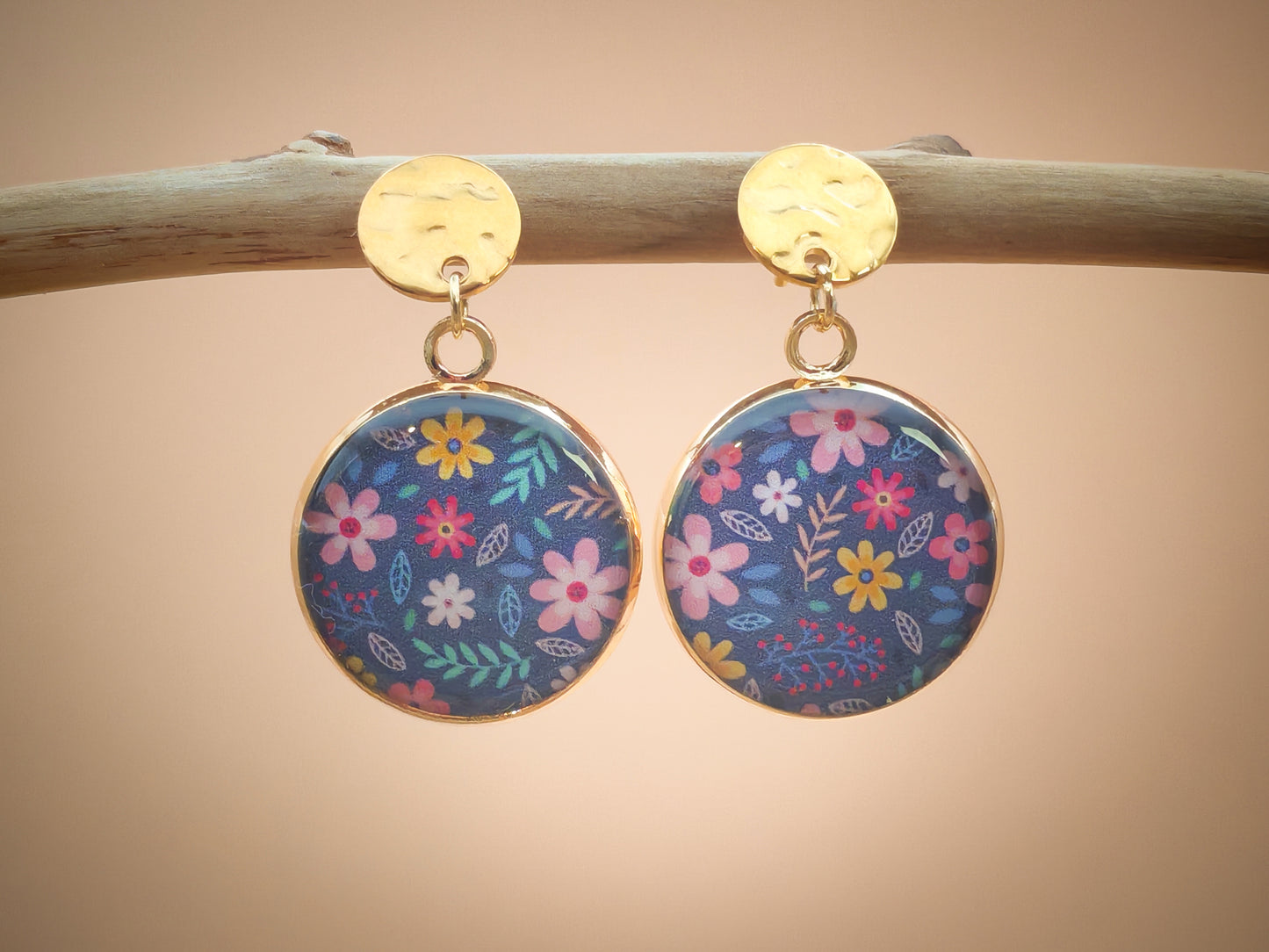 Boucles d’oreilles – Prairie enchantée sur bleu crépuscule