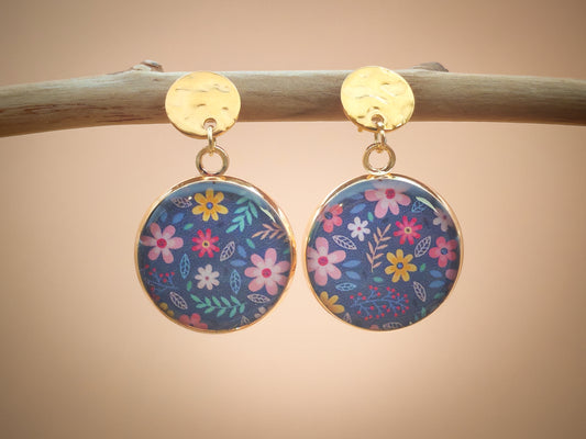 Boucles d’oreilles – Prairie enchantée sur bleu crépuscule