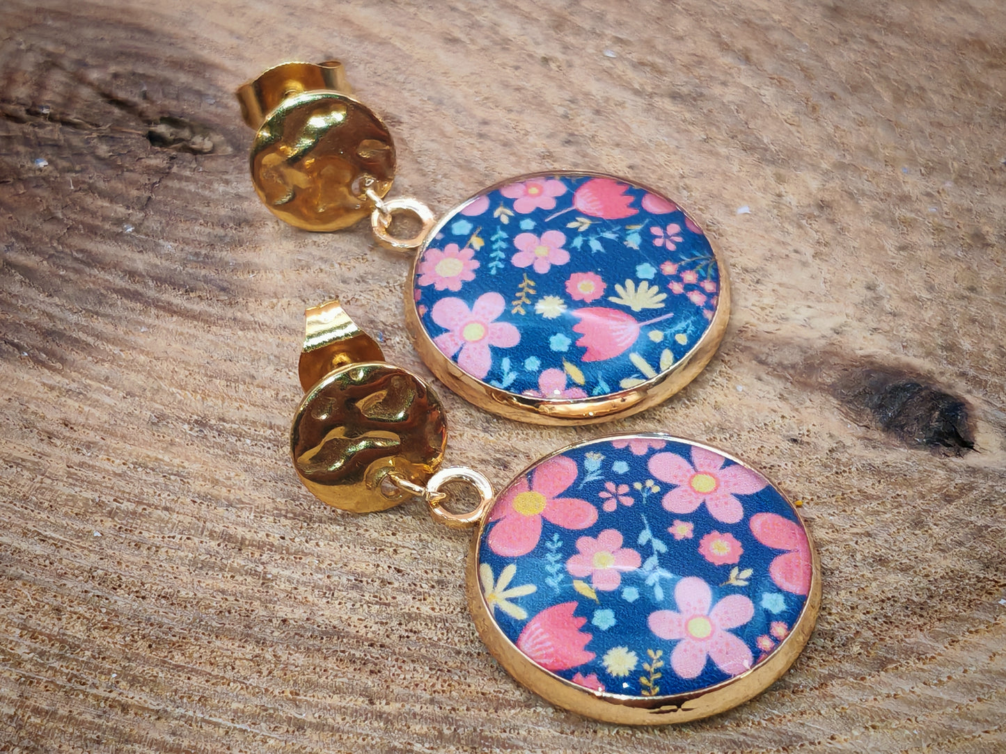 Boucles d’oreilles – Jardin de pétales sur ciel indigo