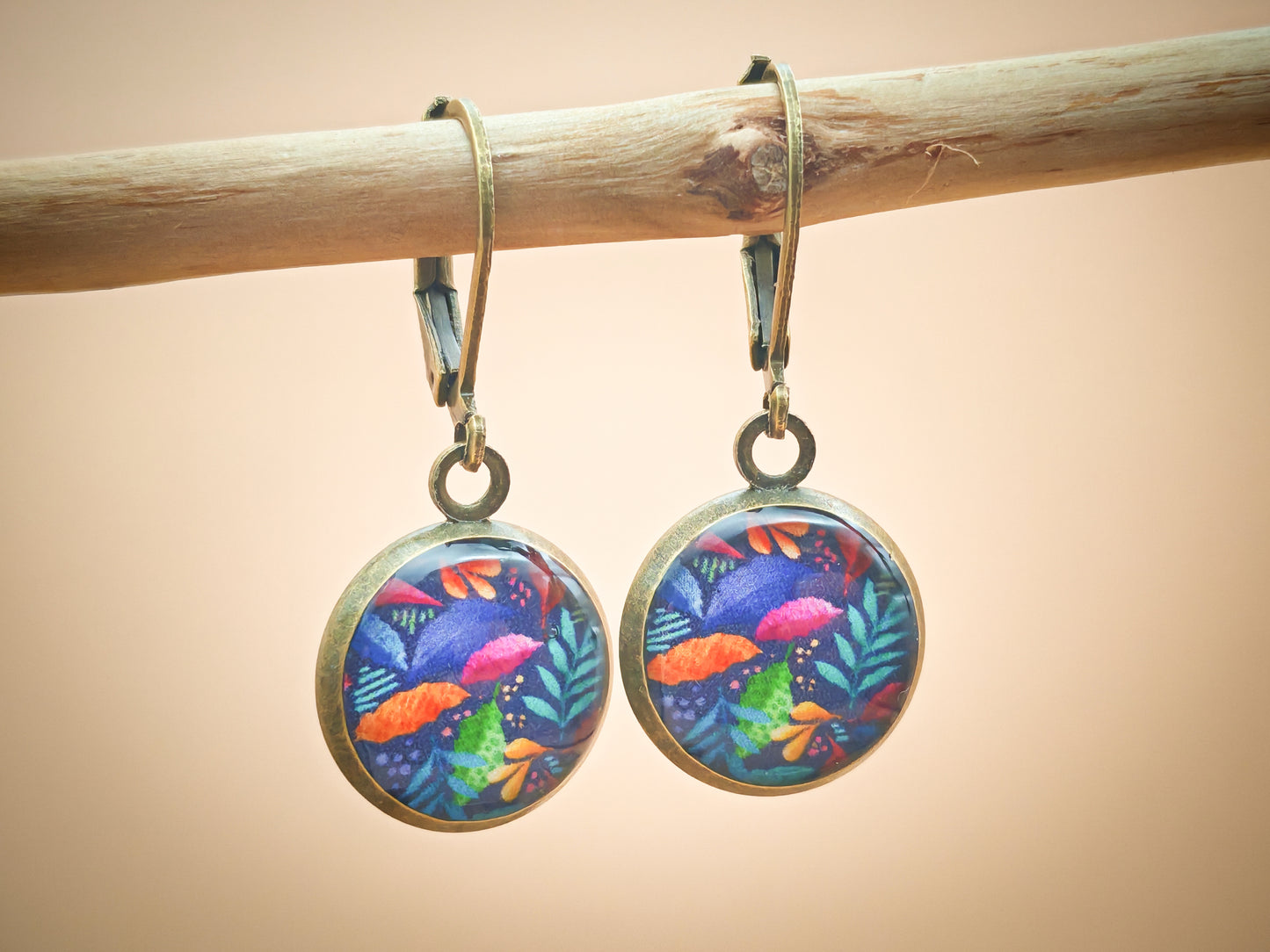 Boucles d’oreilles dormeuses – Forêt magique aux champignons fluo