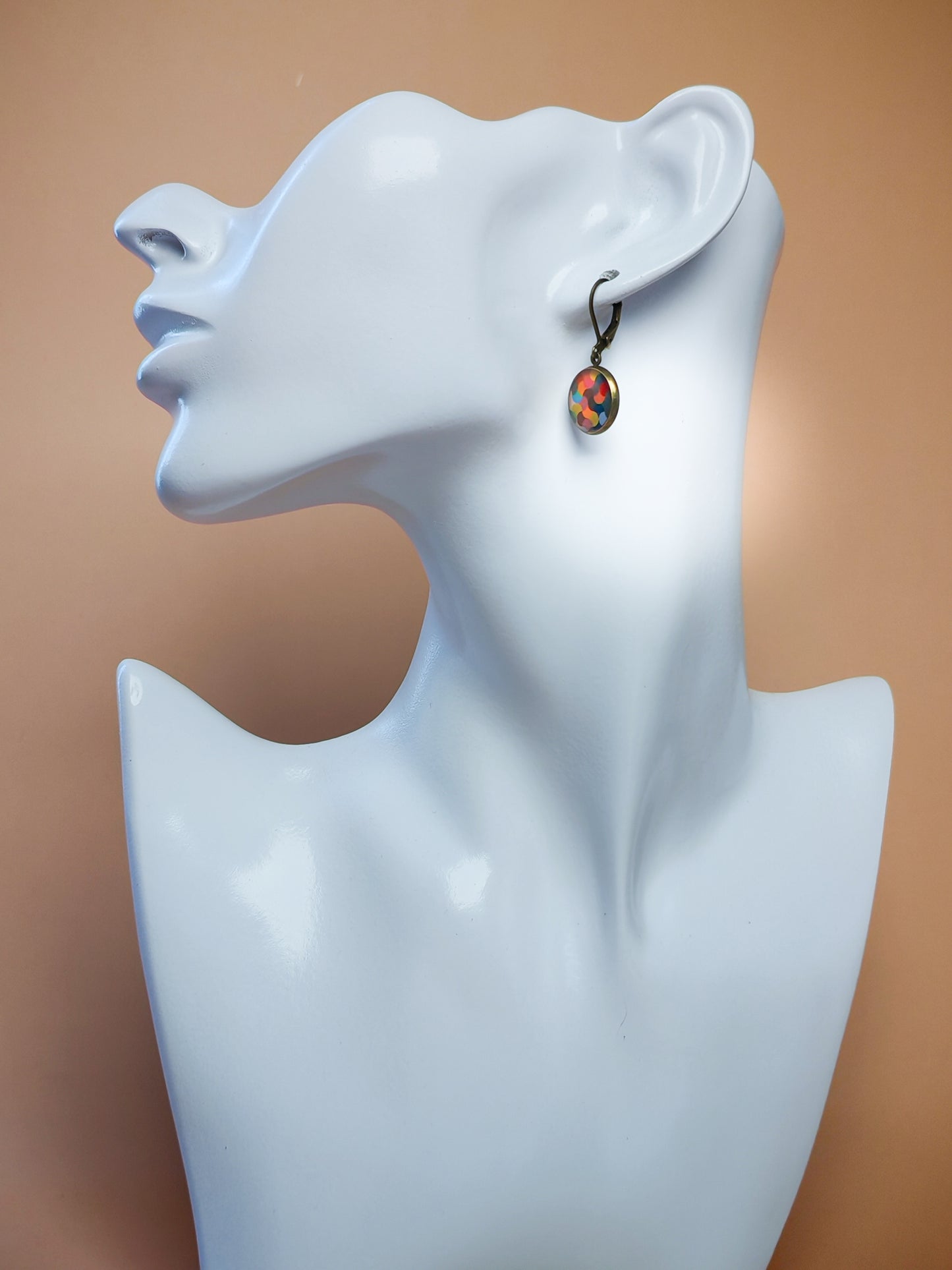 Boucles d’oreilles dormeuses – Confettis d’arc-en-ciel