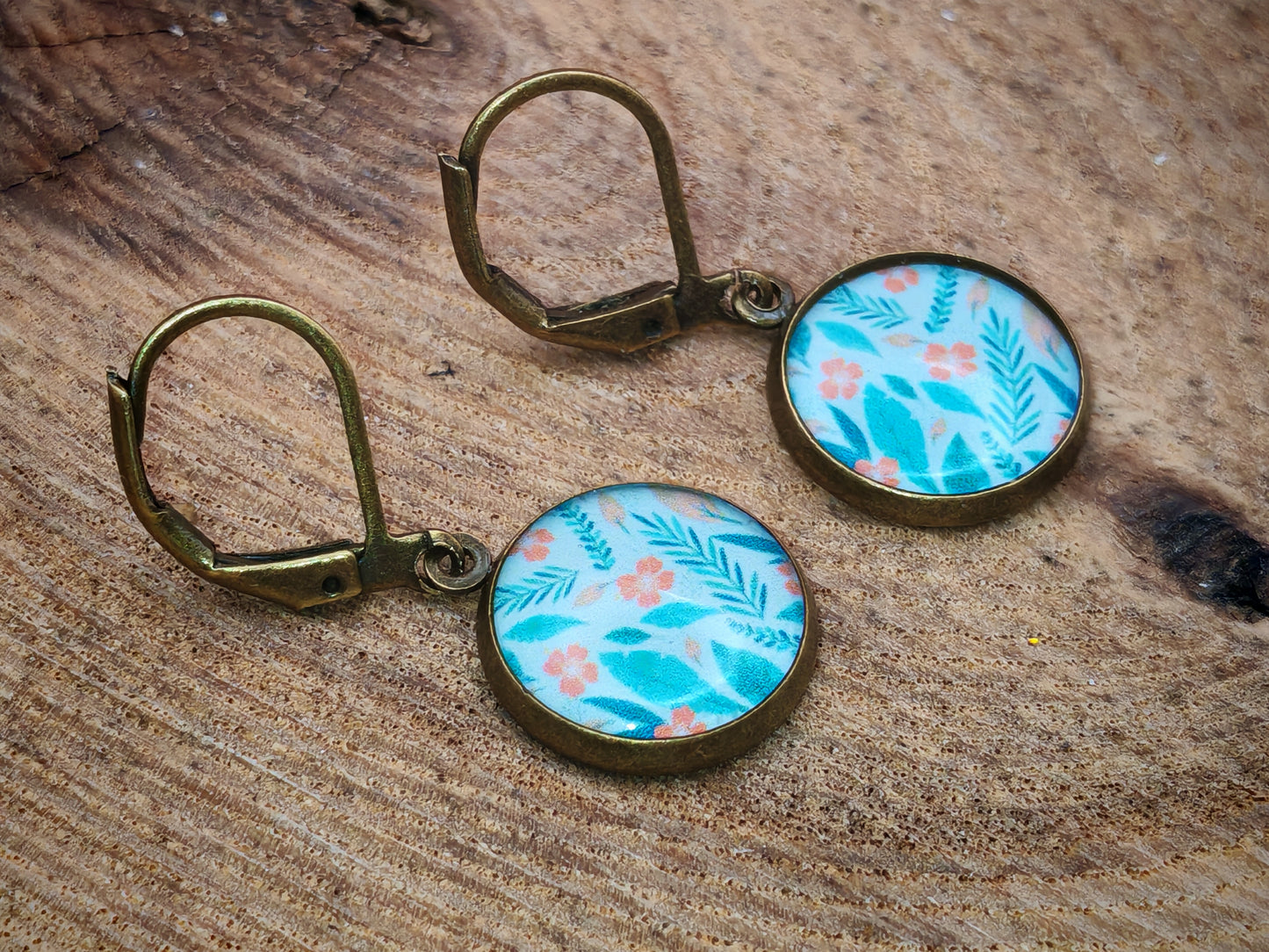 Boucles d’oreilles dormeuses – Matin calme aux fleurs de corail