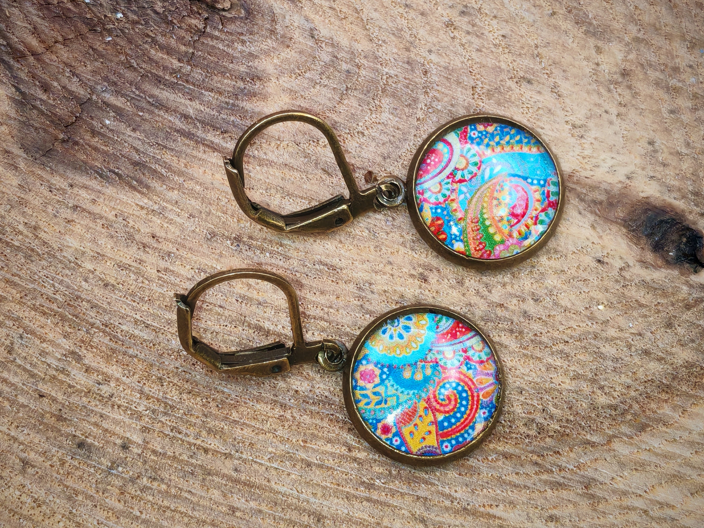 Boucles d’oreilles dormeuses – Mandalas solaires sur ciel azur