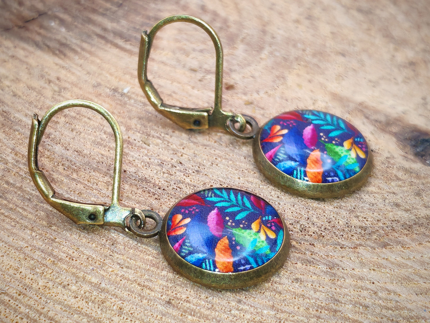 Boucles d’oreilles dormeuses – Forêt magique aux champignons fluo