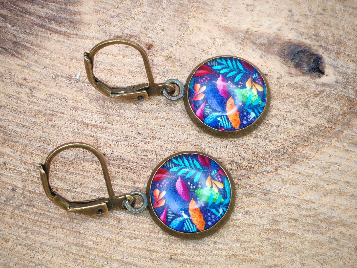 Boucles d’oreilles dormeuses – Forêt magique aux champignons fluo