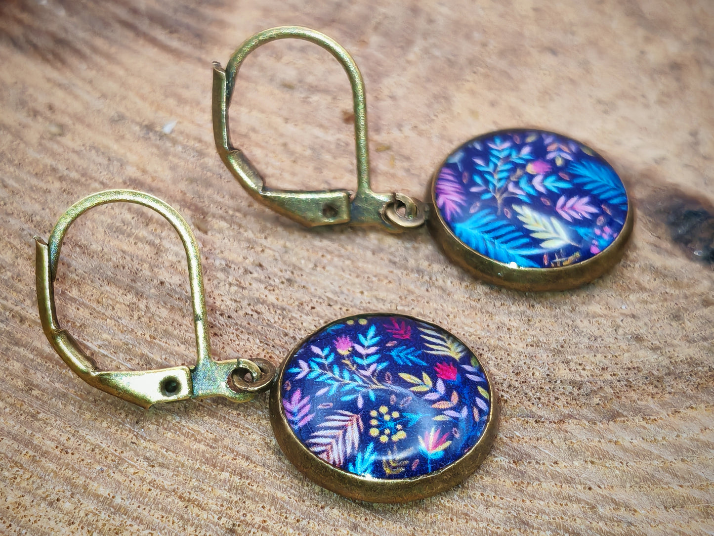 Boucles d’oreilles dormeuses – Jardin étoilé aux feuilles d’encre