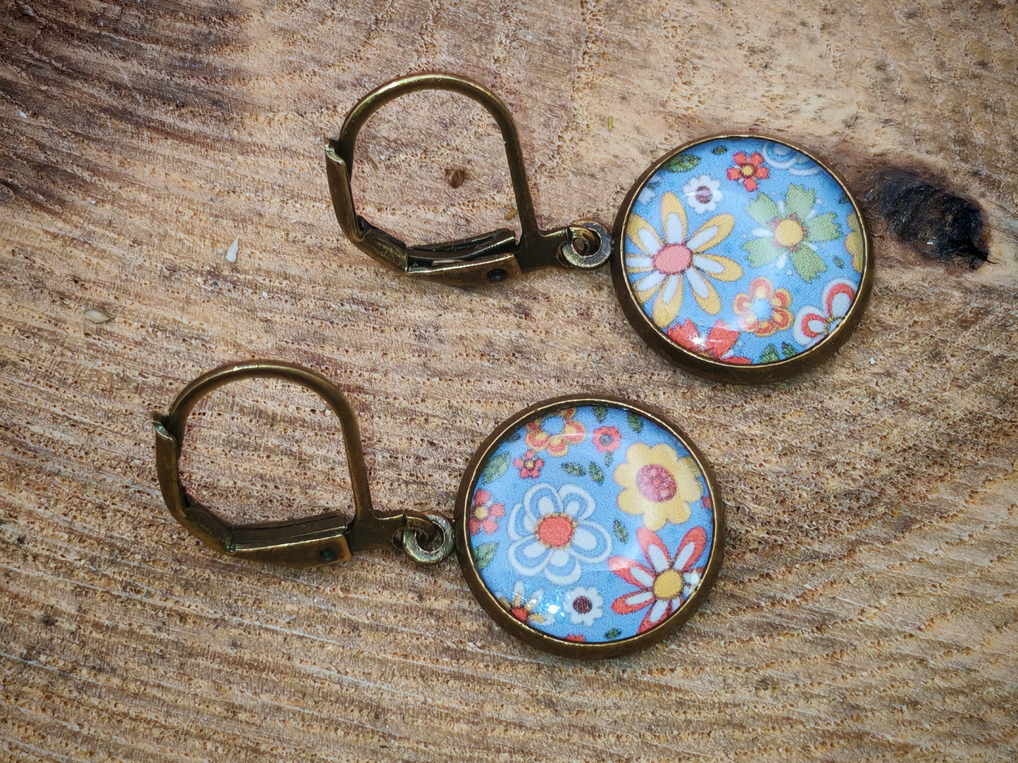 Boucles d’oreilles dormeuses – Prairie joyeuse aux airs de seventies