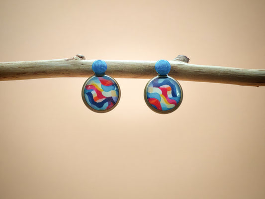 Clous d’oreilles – Vagues pop et ciel turquoise
