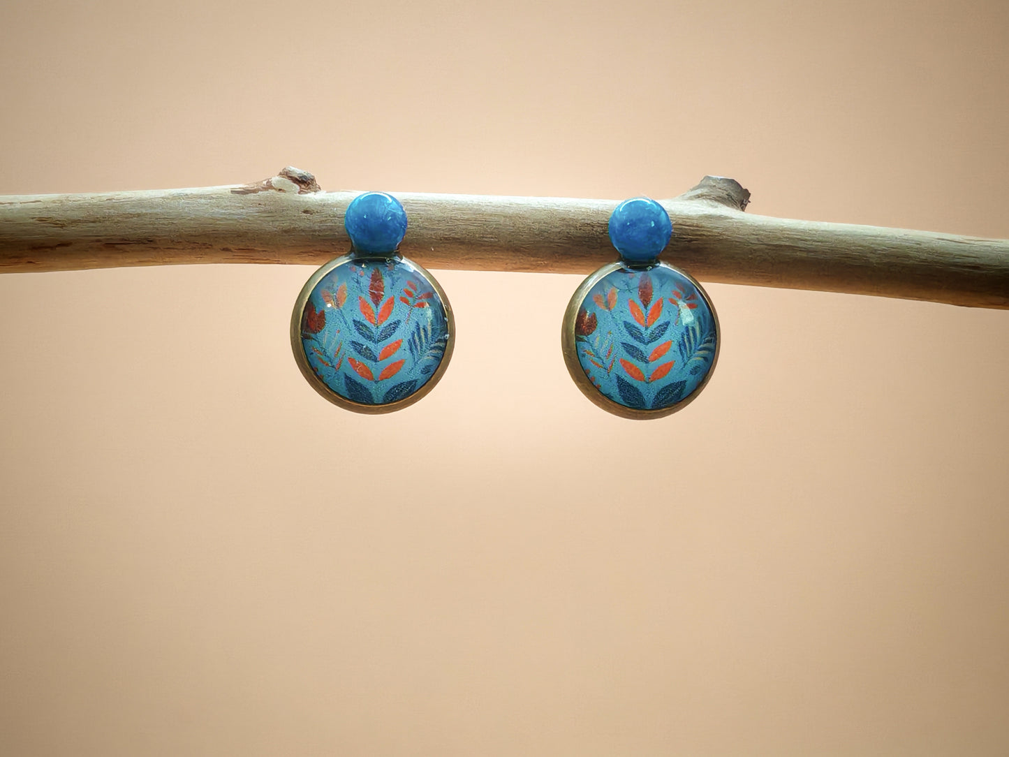 Clous d’oreilles – Herbes rouges sur ciel turquoise