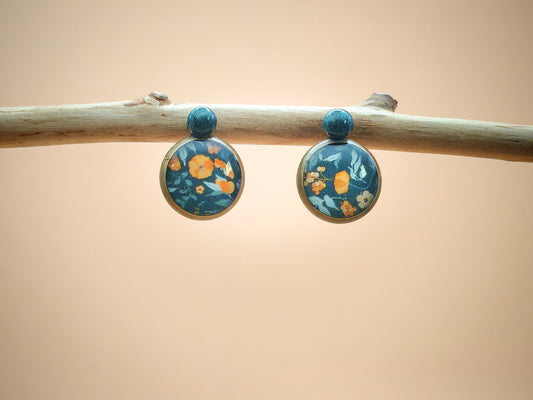 Clous d’oreilles – Fleurs d’or sur nuit profonde