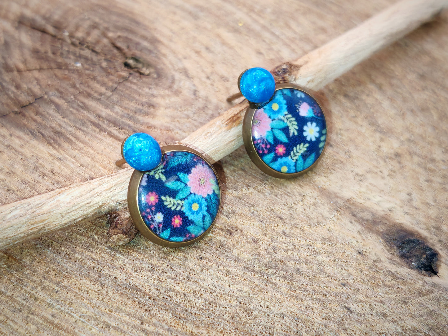 Clous d’oreilles – Bouquet sauvage au clair-obscur