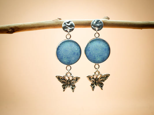 Boucles d'oreilles – Mandalas givrés et papillons d’azur