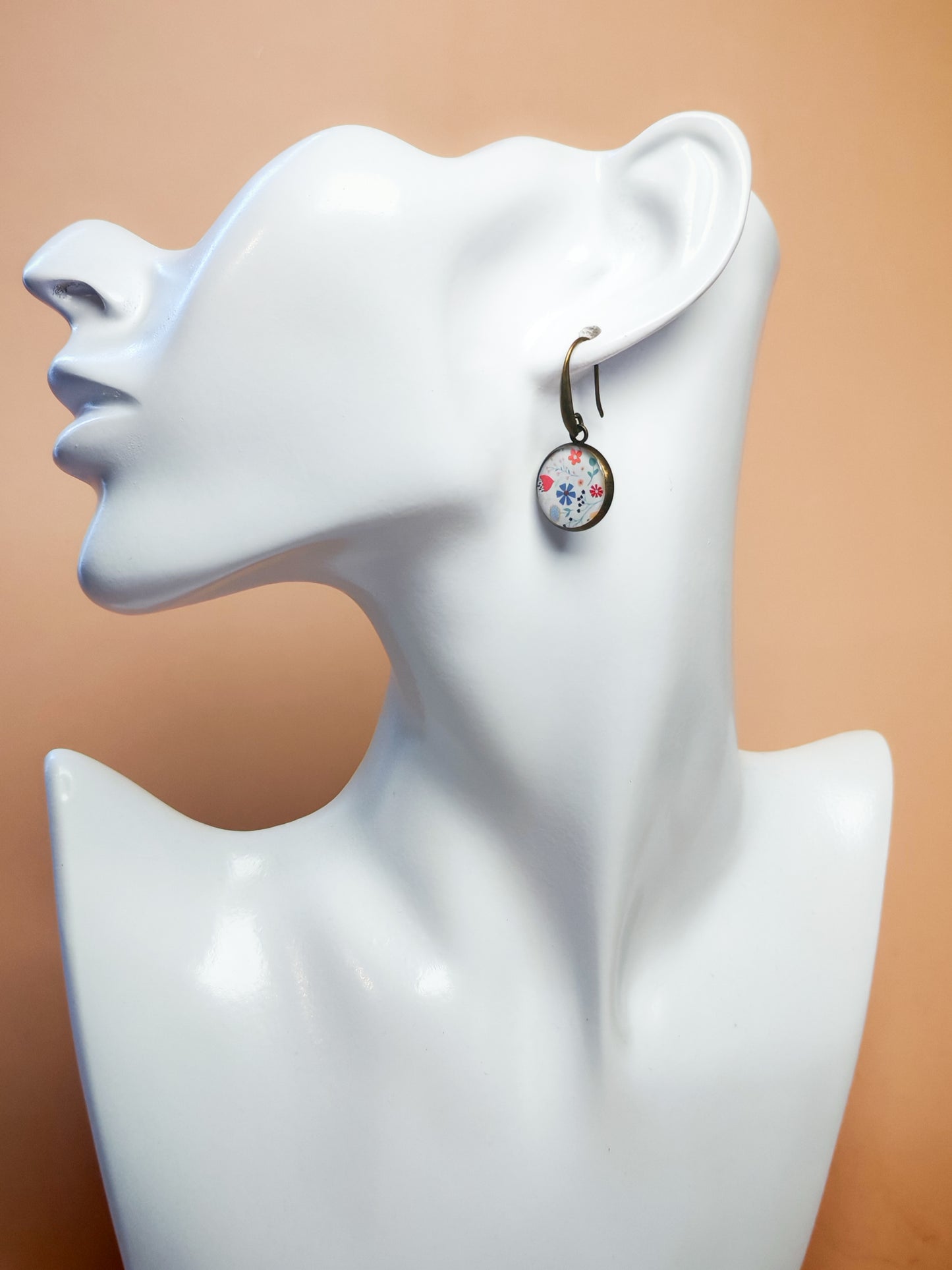 Boucles d’oreilles – Prairie délicate sur fond blanc