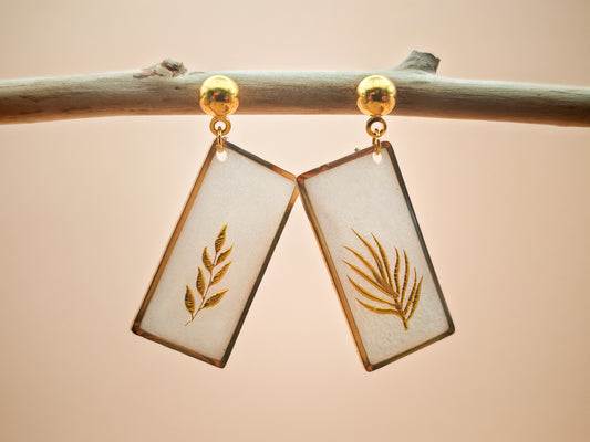 Boucles d’oreilles – Feuillages dorés suspendus
