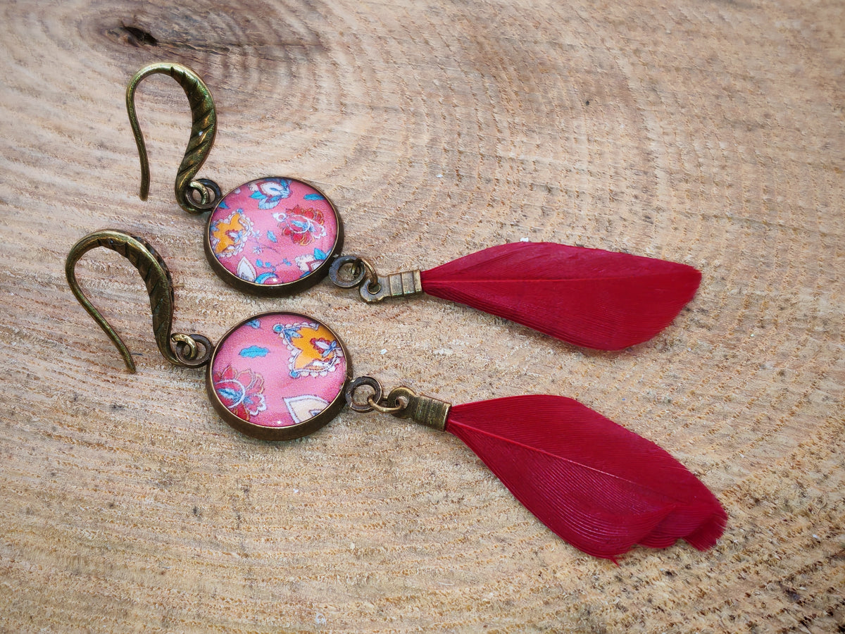 Boucles d’oreilles – Jardin bordeaux et plume assortie
