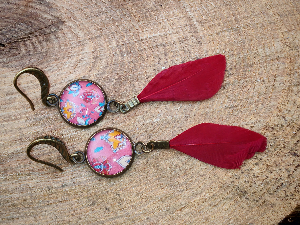 Boucles d’oreilles – Jardin bordeaux et plume assortie