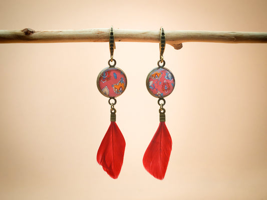 Boucles d’oreilles – Jardin bordeaux et plume assortie