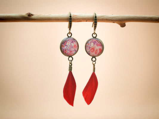 Boucles d’oreilles – Marbré rosé et plume bordeaux