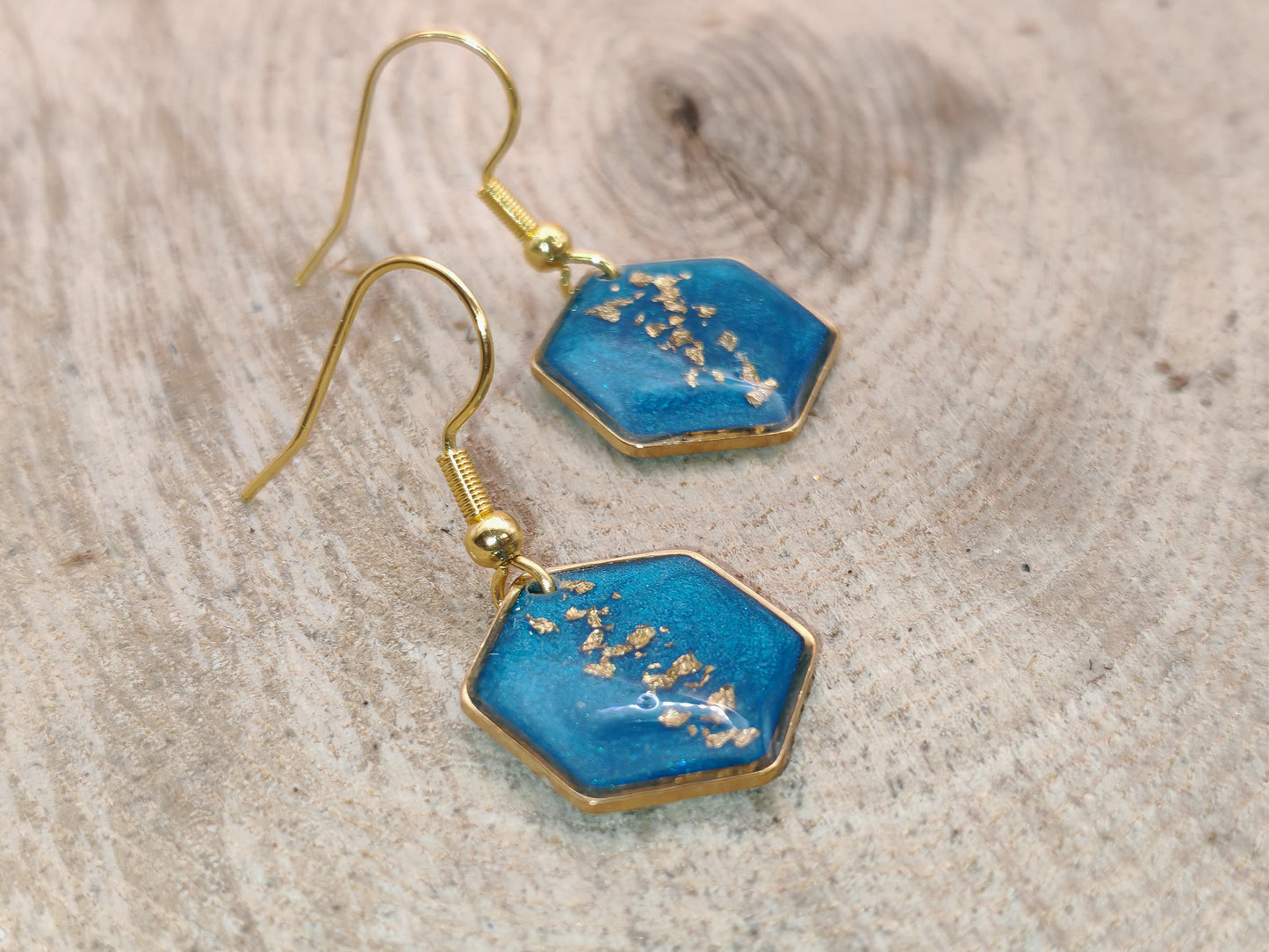 Boucles d’oreilles – Éclats d’or sur lagon bleu