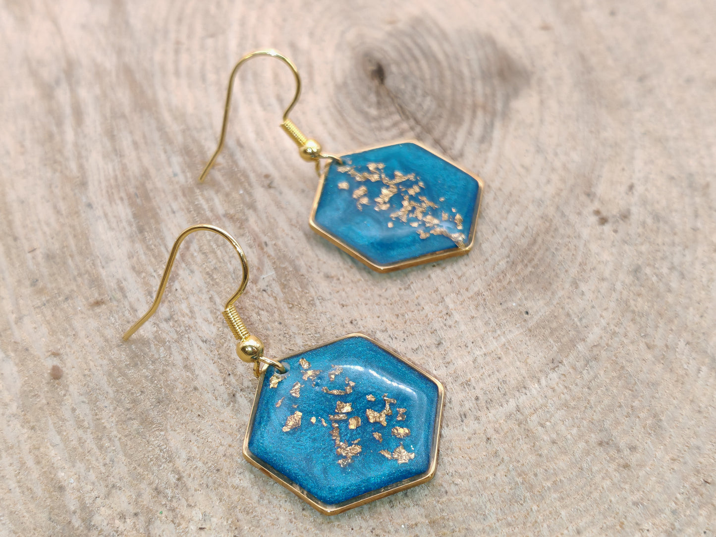 Boucles d’oreilles – Éclats d’or sur lagon bleu