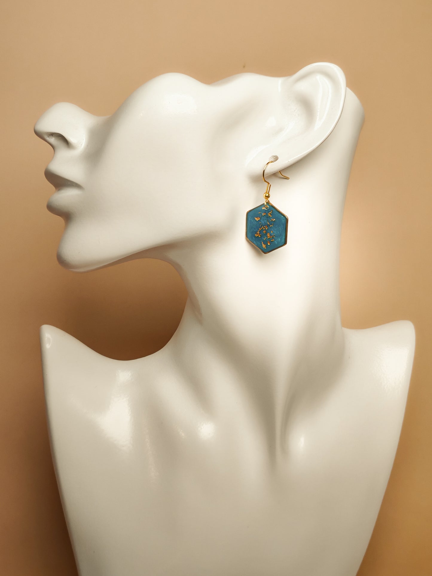 Boucles d’oreilles – Éclats d’or sur lagon bleu