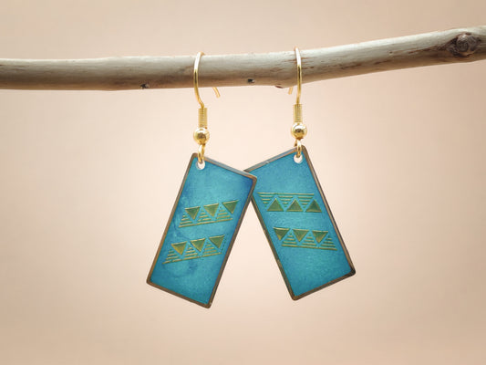 Boucles d’oreilles – Triangles d’or sur lagon profond