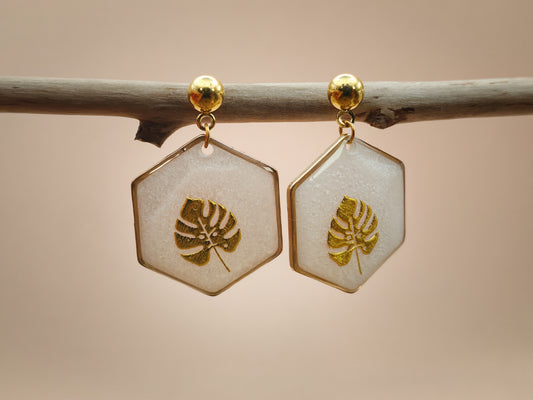 Boucles d’oreilles – Feuilles dorées sur blanc givré
