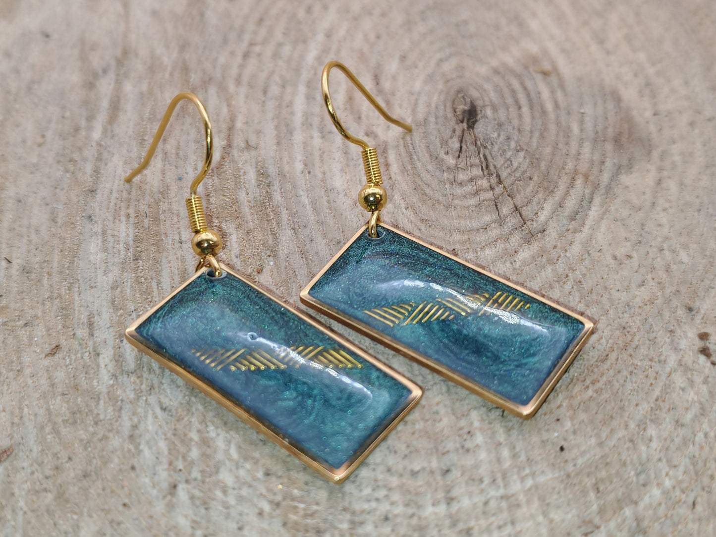 Boucles d’oreilles – Feuillage doré sur vert mystique