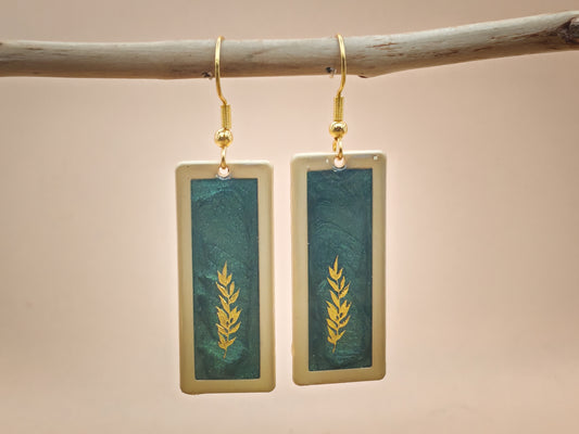Boucles d’oreilles – Brins dorés sur vert profond