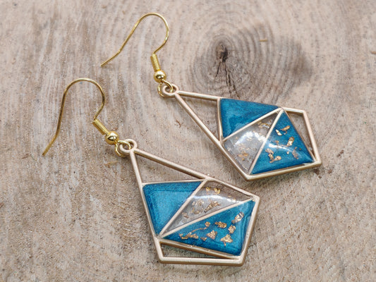 Boucles d’oreilles – Géométrie d’or et lagon clair