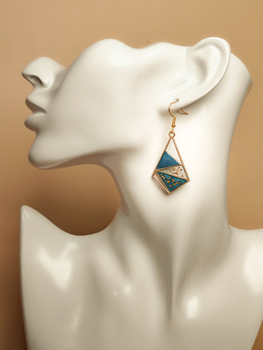 Boucles d’oreilles – Géométrie d’or et lagon clair