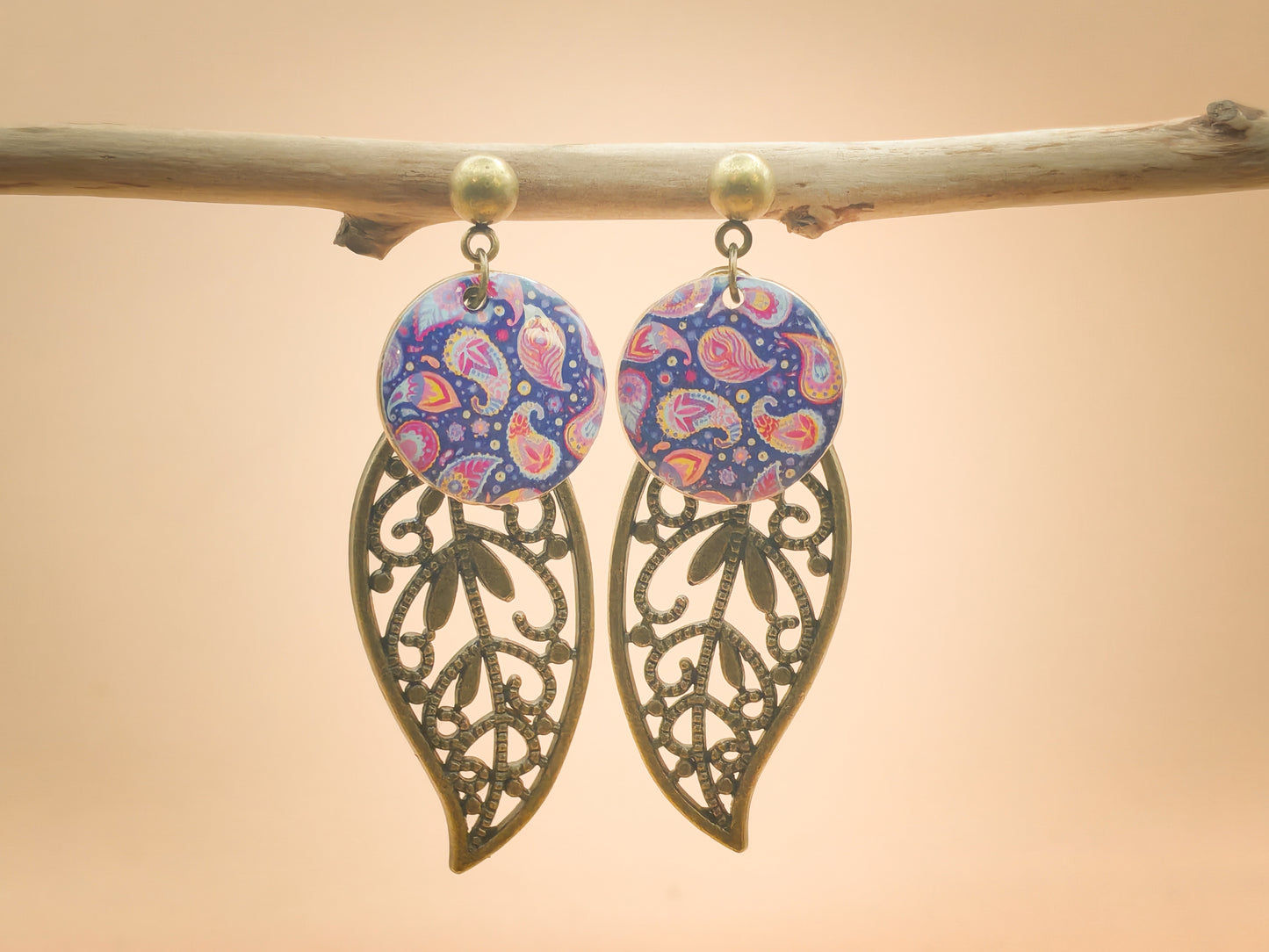 Boucles d’oreilles – Feuilles bronze et arabesques violettes