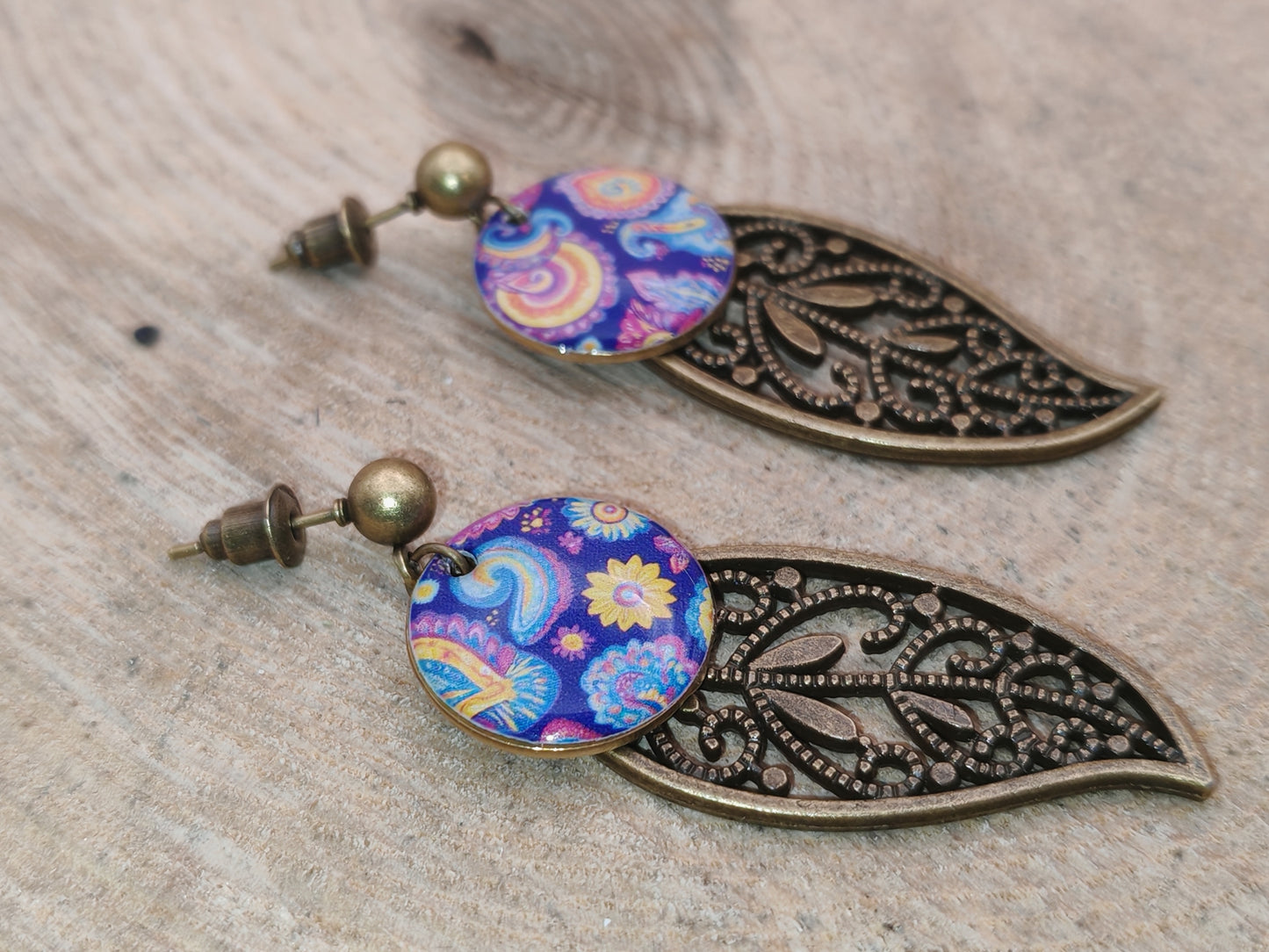 Boucles d’oreilles – Feuilles bronze et tourbillons violets