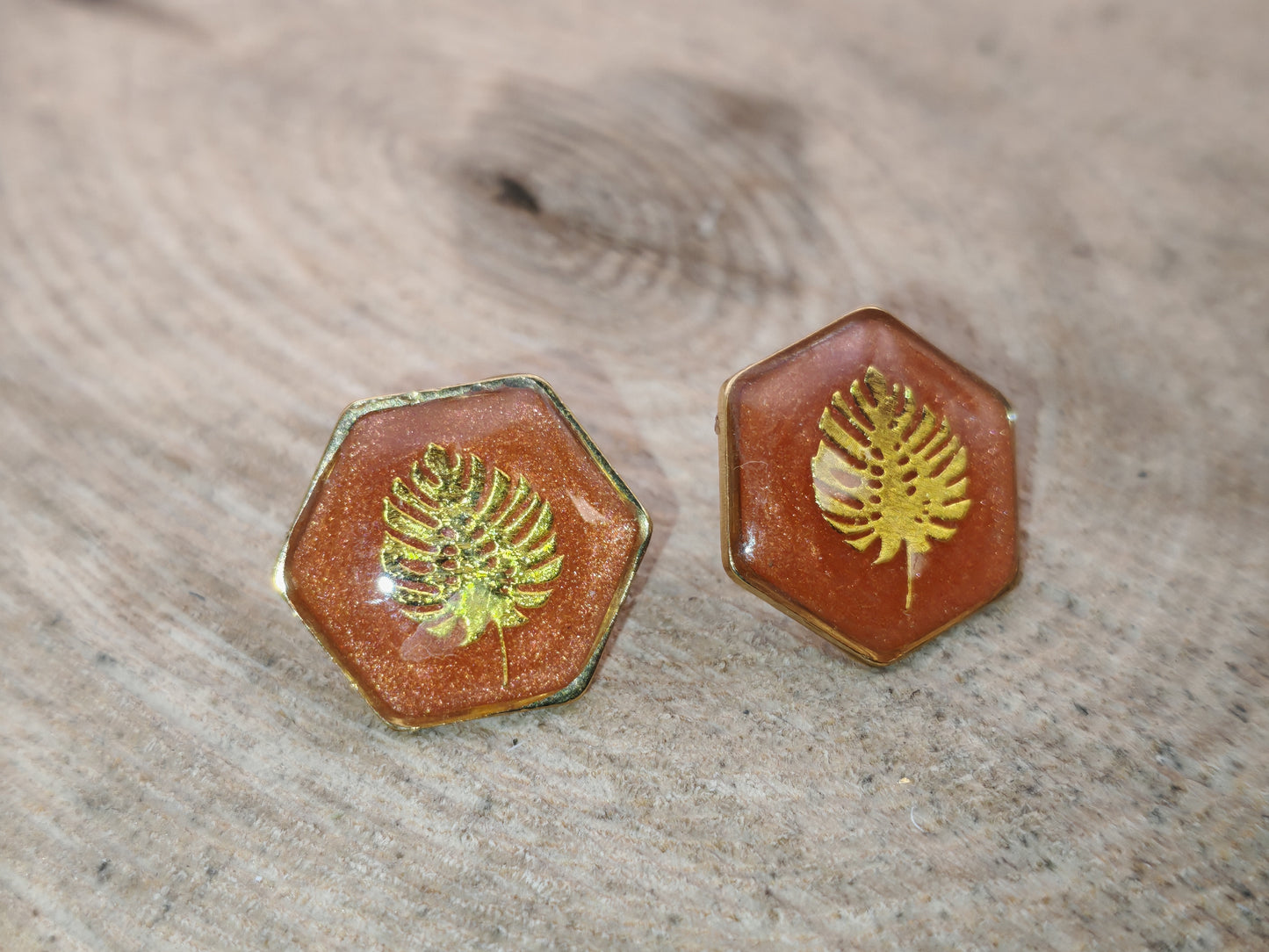 Clous d’oreilles – Feuilles d’Ambre