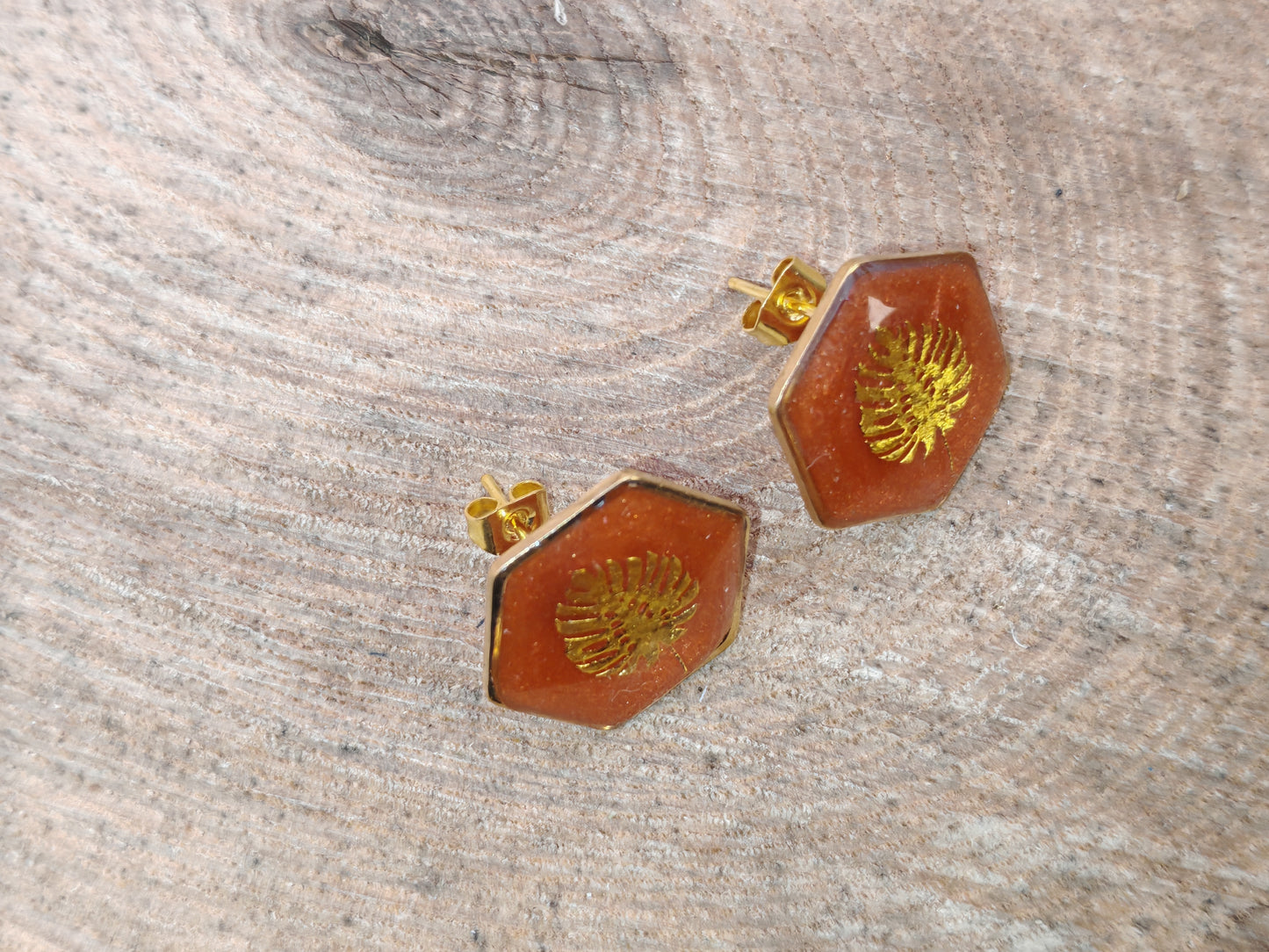 Clous d’oreilles – Feuilles d’Ambre