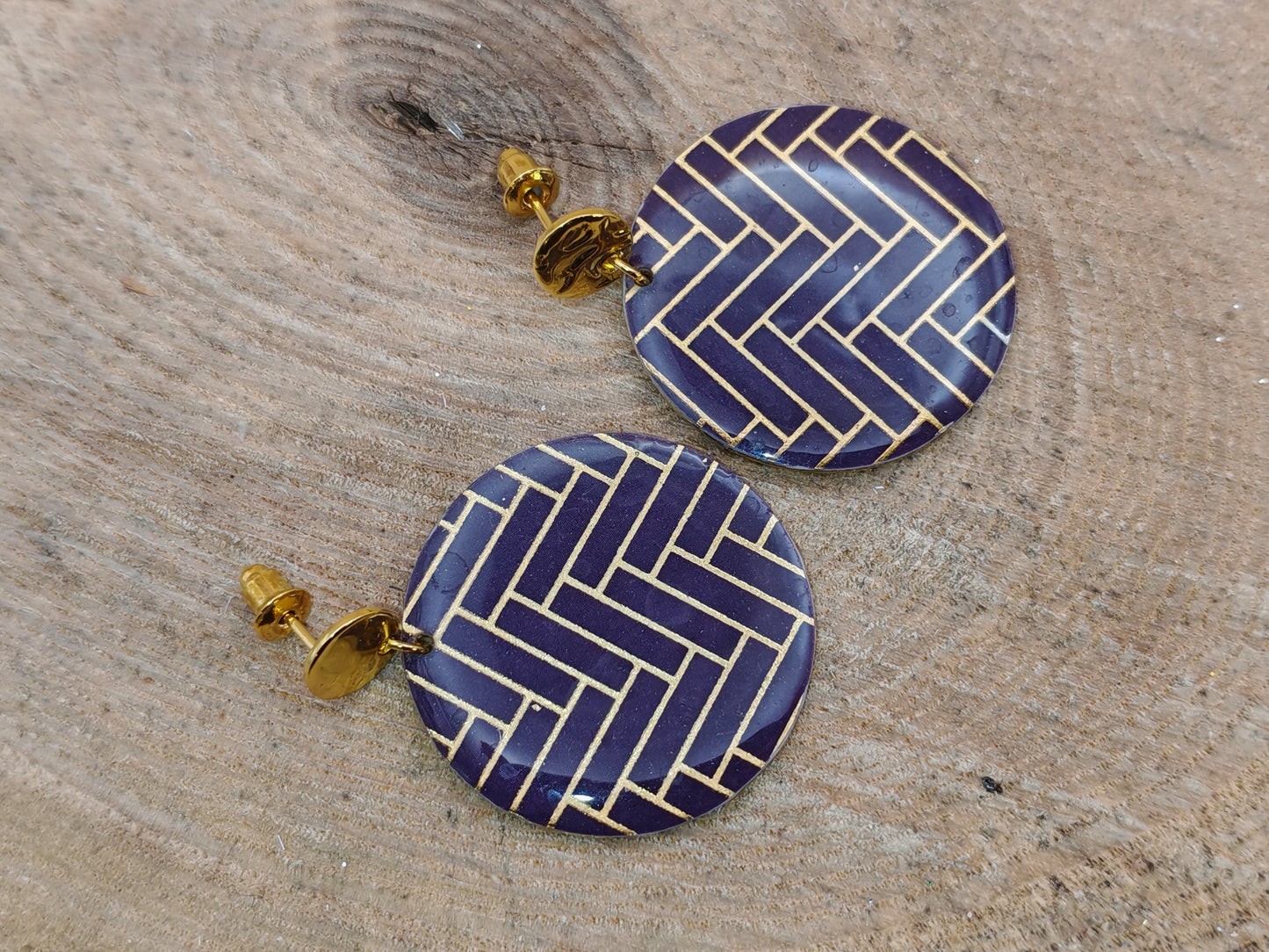 Boucles d’oreilles – Géométrie violette aux éclats dorés