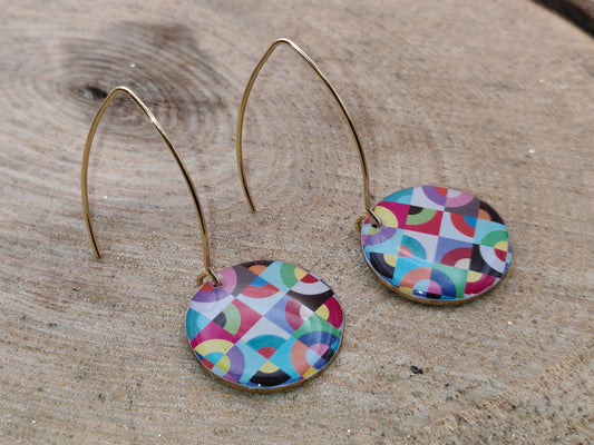 Boucles d’oreilles – Géométrie colorée en mouvement