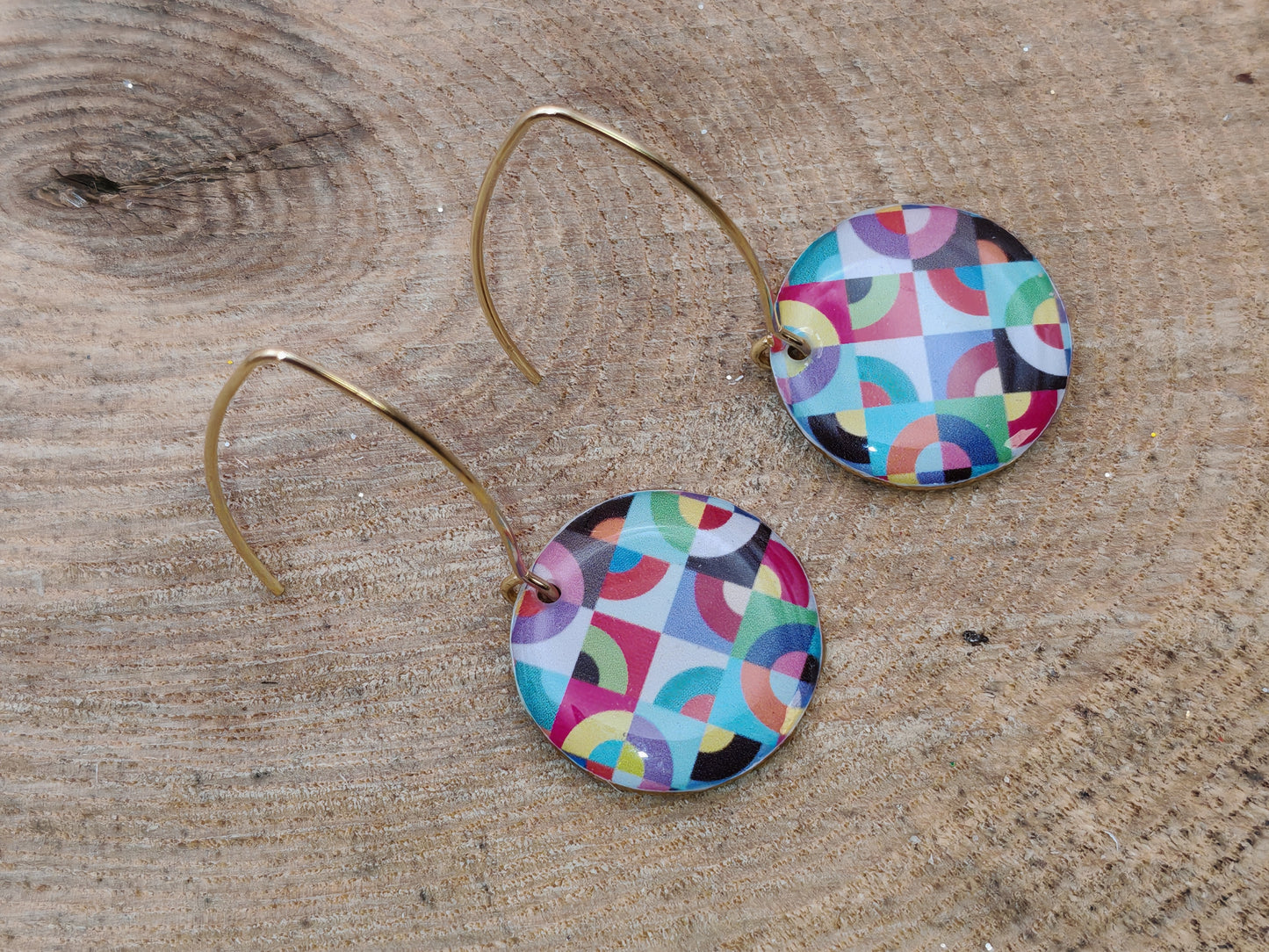Boucles d’oreilles – Géométrie colorée en mouvement