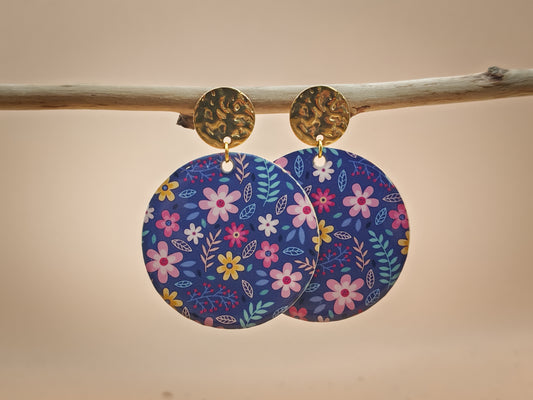 Boucles d’oreilles – Jardin fleuri sur bleu profond