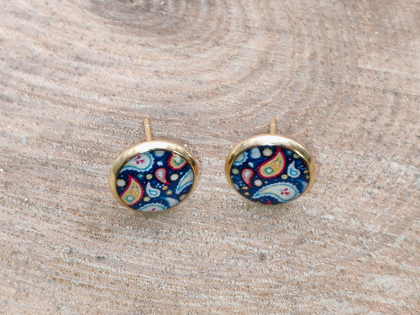 Clous cabochon de 10 mm – Paisley éclatant sur fond bleu