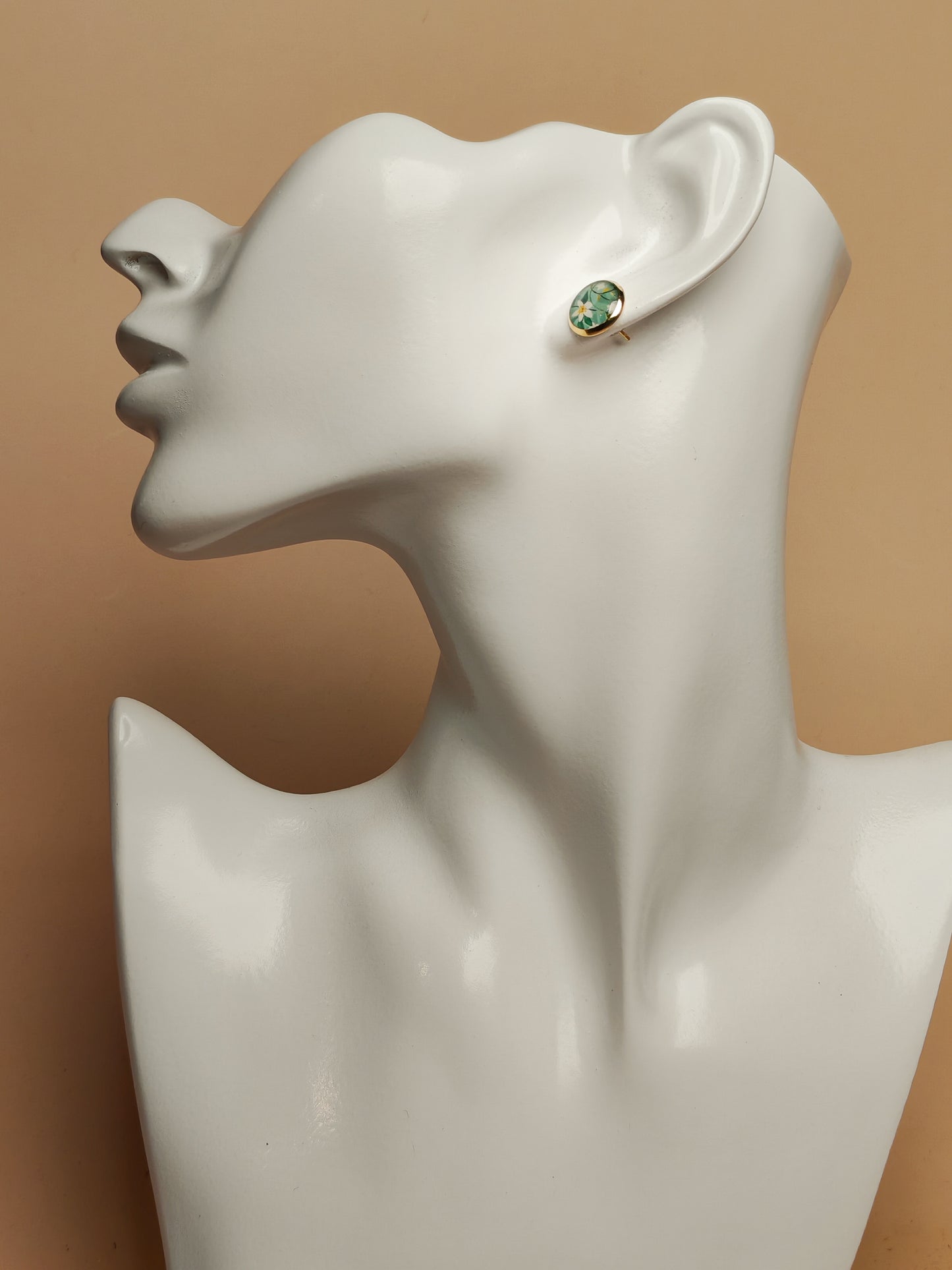 Clous cabochon de 10 mm – Fleurs blanches sur vert doux