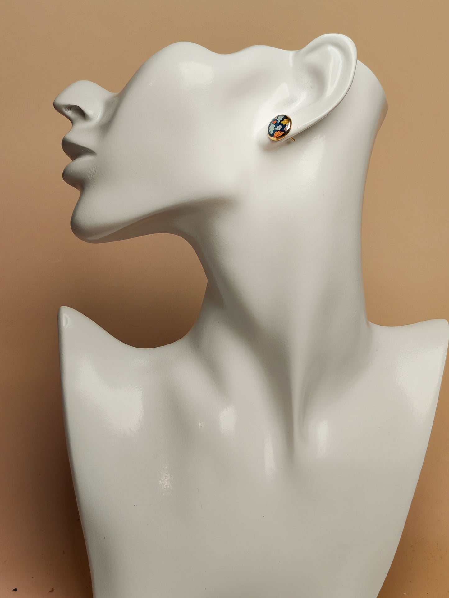 Clous cabochon de 10 mm – Feuilles colorées sur fond bleu nuit