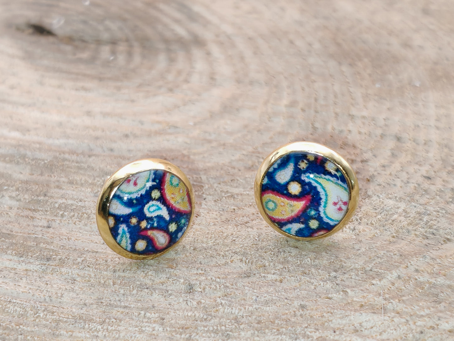 Clous cabochon de 8 mm – Éclats paisley sur bleu profond