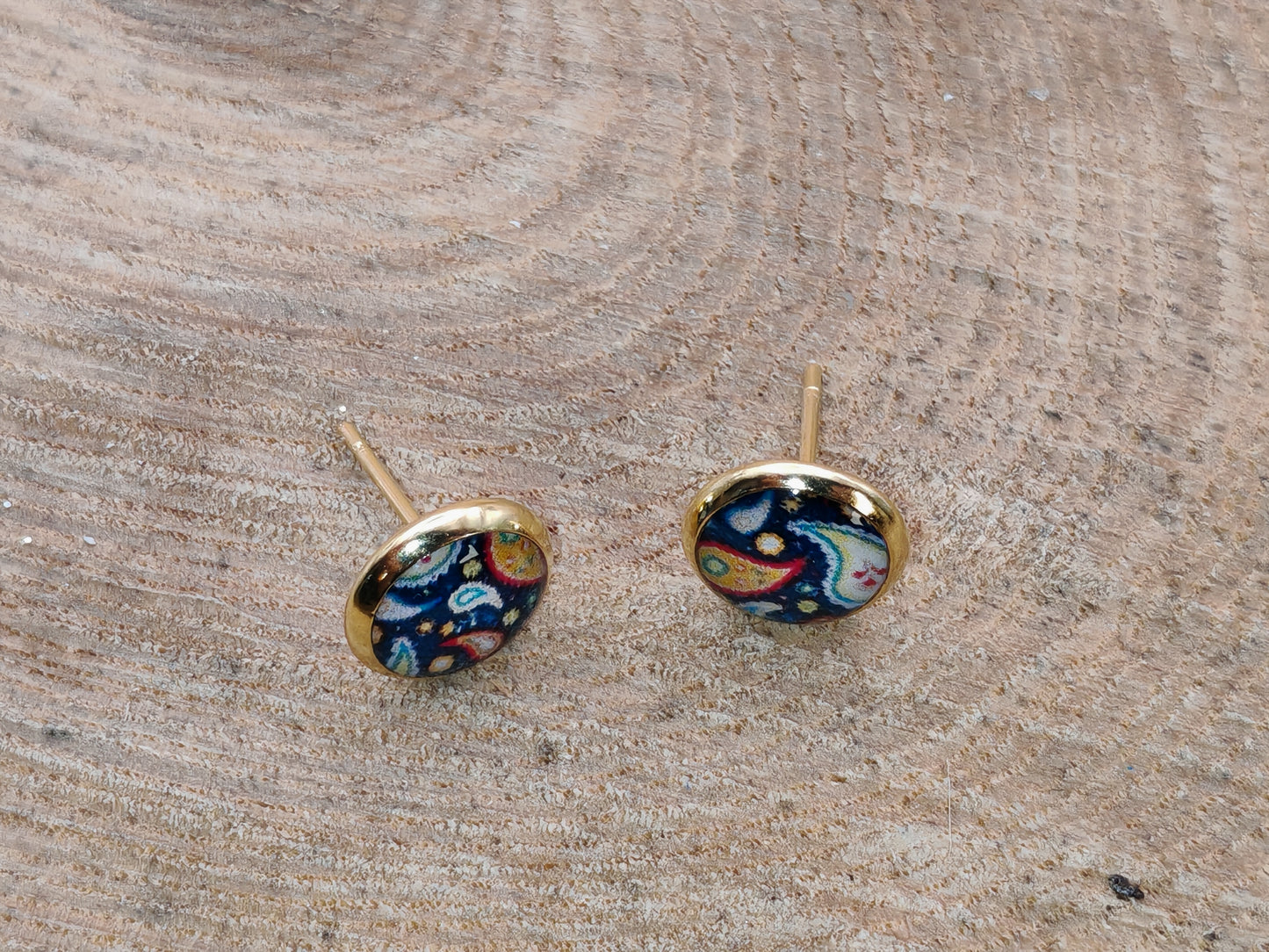 Clous cabochon de 8 mm – Éclats paisley sur bleu profond