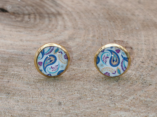 Clous cabochon de 8 mm – Arabesques paisley sur fond clair