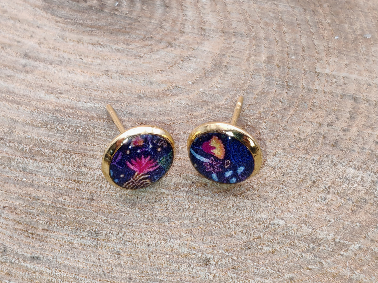 Clous cabochon de 8 mm – Fleurs nocturnes sur bleu profond