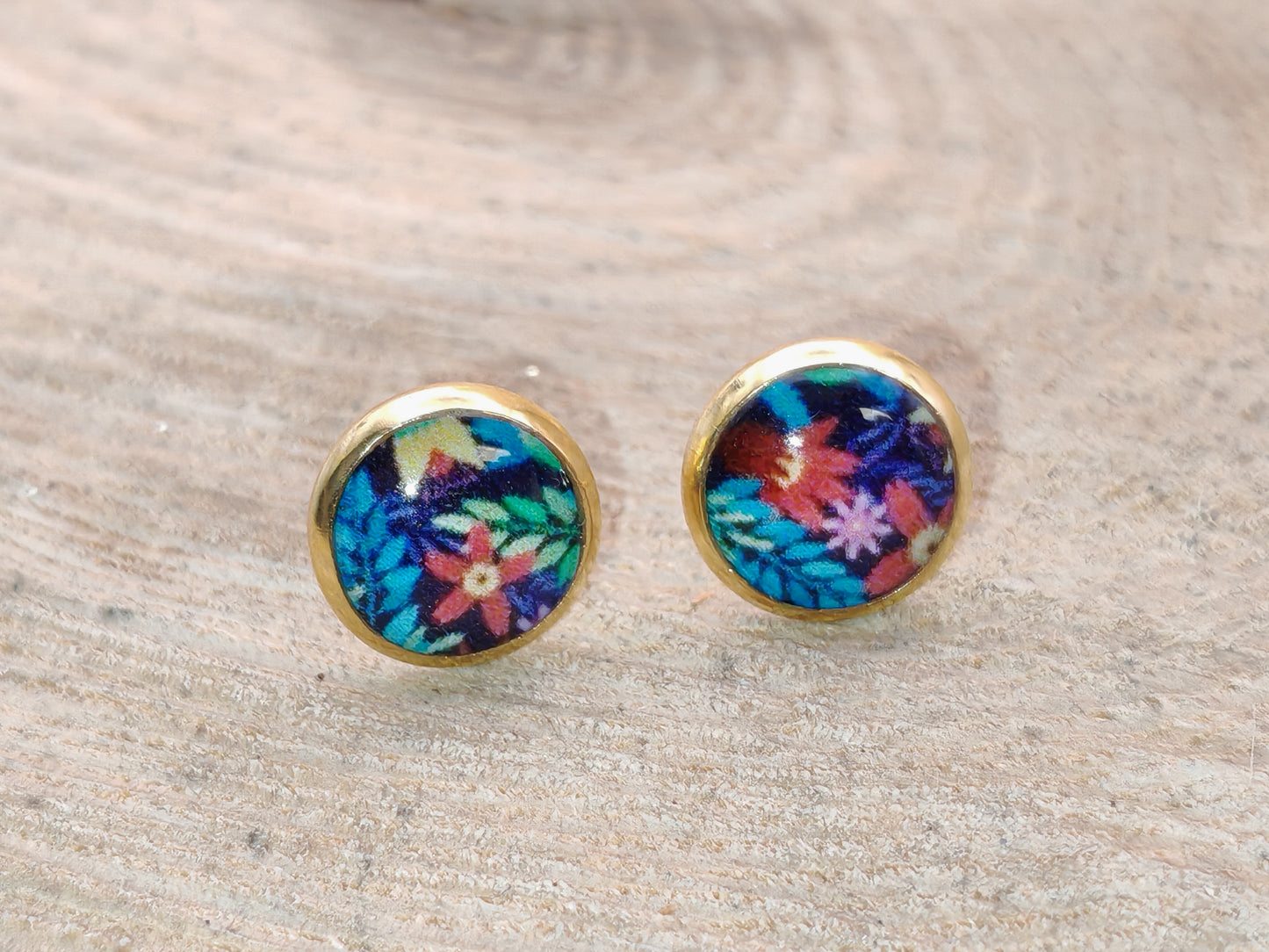 Clous cabochon de 8 mm – Fleurs profondes sur fond bleu intense