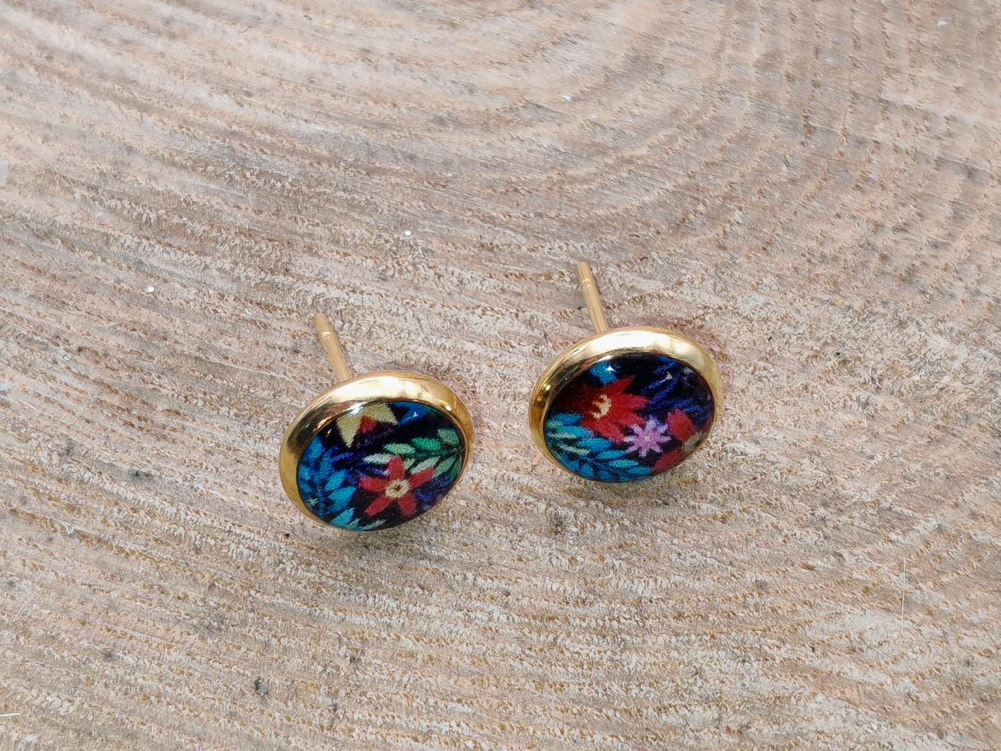 Clous cabochon de 8 mm – Fleurs profondes sur fond bleu intense